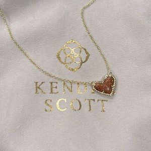 NWOT Kendra Scott Ari heart necklace in Goldstone